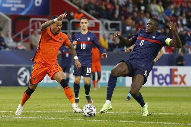 BUDAPEST, 31-05-2021, Uj Bozsik Stadium, European Championship, EM, Europameisterschaft Under 21 in Hungary and Slovenia. Euro 2021 Under 21 Quarter Finals. Netherlands U21, U 21 - France U21. Netherlands U21 player Justin Kluivert and France U21 player Ibrahima Konate Netherlands U21 - France U21  x12002430x Copyright: