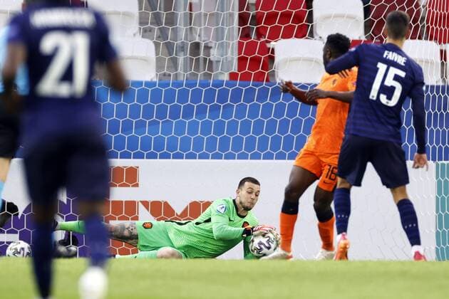 BUDAPEST - Holland goalkeeper Justin Bijlow during the UEFA EURO, EM, Europameisterschaft,Fussball U21, U 21 quarter-final match between Netherlands U21 and France U21 at the Bozsik Arena on May 31, 2021 in Budapest, Hungary. ANP ROBIN VAN LONKHUIJSEN EURO 2020 U21 quater final 2020 2021 xVIxANPxSportx xxANPxIVx