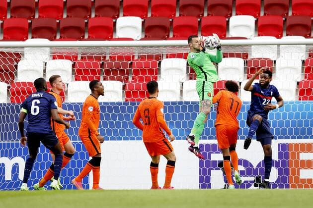 BUDAPEST, 31-05-2021, Uj Bozsik Stadium, European Championship, EM, Europameisterschaft Under 21 in Hungary and Slovenia. Euro 2021 Under 21 Quarter Finals. Netherlands U21, U 21 - France U21. Netherlands U21 goalkeeper Justin Bijlow (C) during the game Netherlands U21 - France U21 (2-1). Netherlands U21 - France U21  x12004567x Copyright: