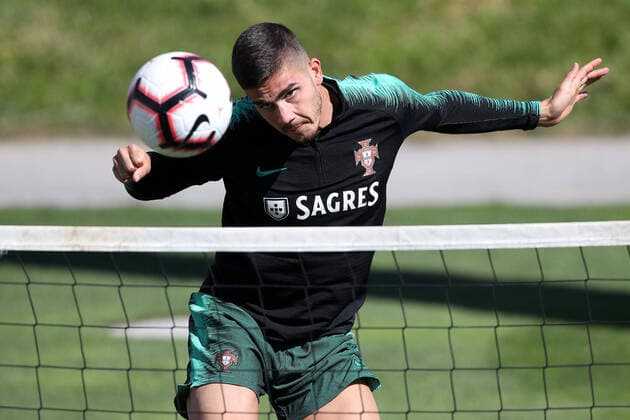 Portugal s Football Team Training Session With Cristiano Ronaldo Portugal s forward Andre Silva in action during a training session, ahead of the UEFA EURO, EM, Europameisterschaft,Fussball 2020 qualifying matches against Ukraine and Serbia, at Cidade do Futebol (Football City) training camp in Oeiras, outskirts of Lisbon, on March 19, 2019. ( Photo by Pedro Fiuza NurPhoto) Lisbon Portugal fiuza-portugal190319_npElm  Copyright: xPedroxFiuzax