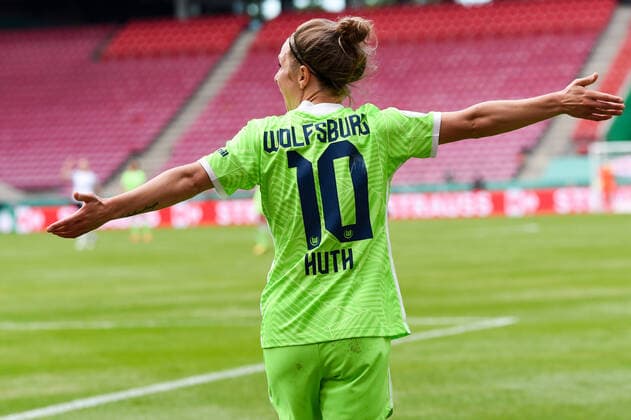 Svenja Huth (Wolfsburg, 10) reklamiert, beschwert sich, beschweren, meckern, pessimistisch, Action, Aktion, 30.05.2021, Köln (Deutschland), Fussball, DFB-Pokal Frauen, Finale, Eintracht Frankfurt - VfL Wolfsburg, DFB DFL REGULATIONS PROHIBIT ANY USE OF PHOTOGRAPHS AS IMAGE SEQUENCES AND OR QUASI-VIDEO.