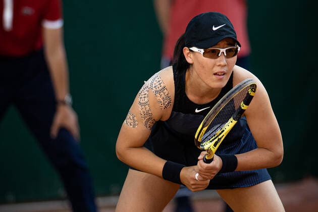 (210601) -- PARIS, June 1, 2021 -- Zheng Saisai of China reacts during the women s singles first round match against Sara Sorribes Tormo of Spain at the French Open tennis tournament at Roland Garros in Paris, France, May 31, 2021. (Photo by Xinhua) (SP)FRANCE-PARIS-TENNIS-ROLAND GARROS-FRENCH OPEN-WOMEN S SINGLES AurelienxMorissard 