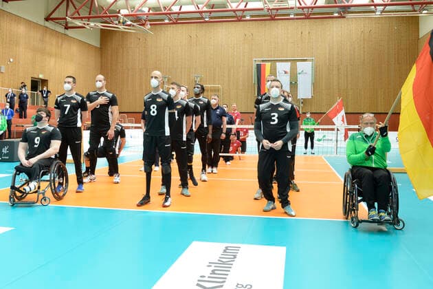 Impressionen Deutschland - Kanada Tokio Qualifikation Sitzvolleyball Duisburg 2021 Deutschland - Kanada Tokio Qualifikation Sitzvolleyball Duisburg 2021 Vom 01. bis zum 05. Juni 2021 kämpfen sechs internationale Sitzvolleyball-Nationalmannschaften um die Qualifikation für die Paralympics 2021 in Tokio. Nur der Sieger des Turniers bekommt eine Startberechtigung. Duisburg Sportschule Duisburg Wedau Nordrhein-Westfalen Deutschland