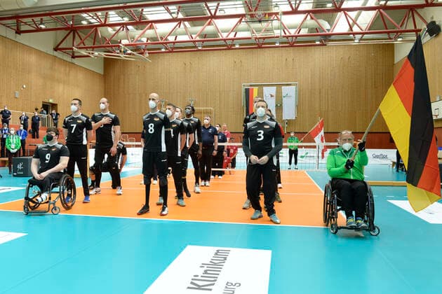 Impressionen Deutschland - Kanada Tokio Qualifikation Sitzvolleyball Duisburg 2021 Deutschland - Kanada Tokio Qualifikation Sitzvolleyball Duisburg 2021 Vom 01. bis zum 05. Juni 2021 kämpfen sechs internationale Sitzvolleyball-Nationalmannschaften um die Qualifikation für die Paralympics 2021 in Tokio. Nur der Sieger des Turniers bekommt eine Startberechtigung. Duisburg Sportschule Duisburg Wedau Nordrhein-Westfalen Deutschland