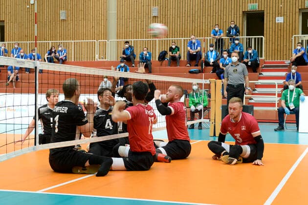 Impressionen Deutschland - Kanada Tokio Qualifikation Sitzvolleyball Duisburg 2021 Deutschland - Kanada Tokio Qualifikation Sitzvolleyball Duisburg 2021 Vom 01. bis zum 05. Juni 2021 kämpfen sechs internationale Sitzvolleyball-Nationalmannschaften um die Qualifikation für die Paralympics 2021 in Tokio. Nur der Sieger des Turniers bekommt eine Startberechtigung. Duisburg Sportschule Duisburg Wedau Nordrhein-Westfalen Deutschland