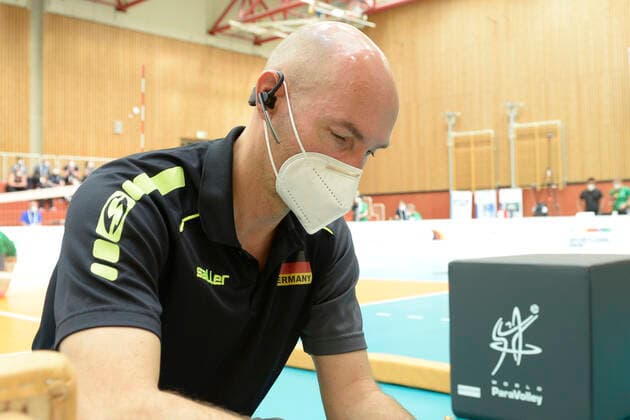 Impressionen Deutschland - Kanada Tokio Qualifikation Sitzvolleyball Duisburg 2021 Deutschland - Kanada Tokio Qualifikation Sitzvolleyball Duisburg 2021 Vom 01. bis zum 05. Juni 2021 kämpfen sechs internationale Sitzvolleyball-Nationalmannschaften um die Qualifikation für die Paralympics 2021 in Tokio. Nur der Sieger des Turniers bekommt eine Startberechtigung. Duisburg Sportschule Duisburg Wedau Nordrhein-Westfalen Deutschland