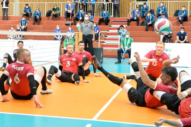 Impressionen Deutschland - Kanada Tokio Qualifikation Sitzvolleyball Duisburg 2021 Deutschland - Kanada Tokio Qualifikation Sitzvolleyball Duisburg 2021 Vom 01. bis zum 05. Juni 2021 kämpfen sechs internationale Sitzvolleyball-Nationalmannschaften um die Qualifikation für die Paralympics 2021 in Tokio. Nur der Sieger des Turniers bekommt eine Startberechtigung. Duisburg Sportschule Duisburg Wedau Nordrhein-Westfalen Deutschland