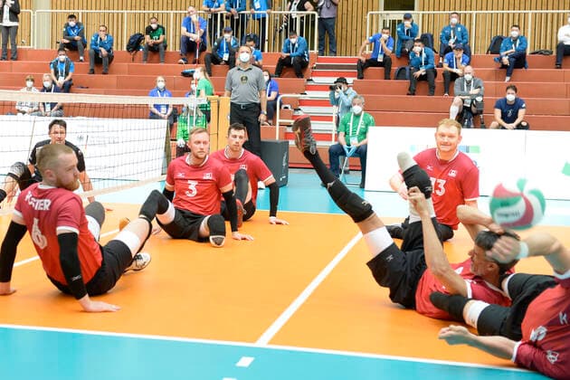 Impressionen Deutschland - Kanada Tokio Qualifikation Sitzvolleyball Duisburg 2021 Deutschland - Kanada Tokio Qualifikation Sitzvolleyball Duisburg 2021 Vom 01. bis zum 05. Juni 2021 kämpfen sechs internationale Sitzvolleyball-Nationalmannschaften um die Qualifikation für die Paralympics 2021 in Tokio. Nur der Sieger des Turniers bekommt eine Startberechtigung. Duisburg Sportschule Duisburg Wedau Nordrhein-Westfalen Deutschland