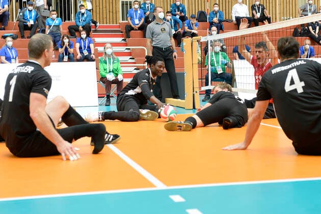 Impressionen Deutschland - Kanada Tokio Qualifikation Sitzvolleyball Duisburg 2021 Deutschland - Kanada Tokio Qualifikation Sitzvolleyball Duisburg 2021 Vom 01. bis zum 05. Juni 2021 kämpfen sechs internationale Sitzvolleyball-Nationalmannschaften um die Qualifikation für die Paralympics 2021 in Tokio. Nur der Sieger des Turniers bekommt eine Startberechtigung. Duisburg Sportschule Duisburg Wedau Nordrhein-Westfalen Deutschland