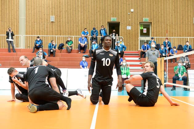 Impressionen Deutschland - Kanada Tokio Qualifikation Sitzvolleyball Duisburg 2021 Deutschland - Kanada Tokio Qualifikation Sitzvolleyball Duisburg 2021 Vom 01. bis zum 05. Juni 2021 kämpfen sechs internationale Sitzvolleyball-Nationalmannschaften um die Qualifikation für die Paralympics 2021 in Tokio. Nur der Sieger des Turniers bekommt eine Startberechtigung. Duisburg Sportschule Duisburg Wedau Nordrhein-Westfalen Deutschland