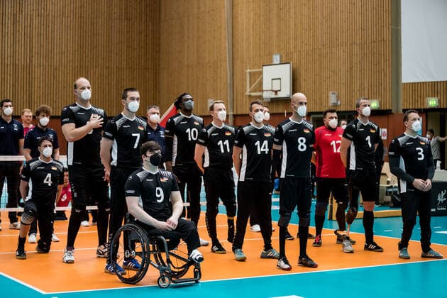 WORLD ParaVolley Men’s Final Qualifier Tokyo 2020 Paralympic Games: Deutschland - Kanada; 01.06.2021 Die deutsche Nationalmannschaft bei der Nationalhymne WORLD ParaVolley Men’s Final Qualifier Tokyo 2020 Paralympic Games: Deutschland - Kanada; Duisburg Sportschule Wedau Copyright: xBEAUTIFULxSPORTS Wunderlx