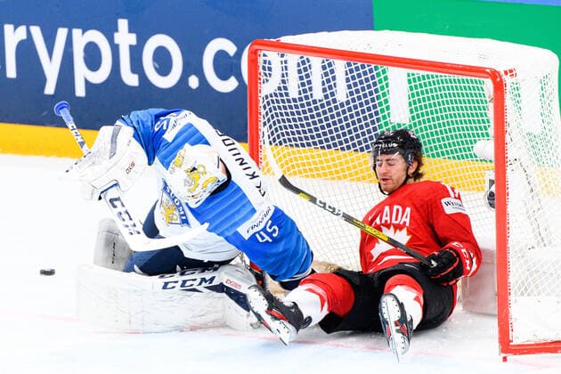 210601 Goalkeeper Jussi Olkinuora of Finland denies a shootout goal from Gabriel Vilardi of Canada during the 2021 IIHF Ice hockey, Eishockey World Championship, WM, Weltmeisterschaft game between Canada and Finland on June 1, 2021 in Riga. Photo: Simon Hastegard BILDBYRAN kod SH SH0128 ishockey ice hockey ishockey-vm iihf ice hockey world championship canada kanada finland day 12 bbeng Copyright: SIMONxHASTEGARD BB210601SH046