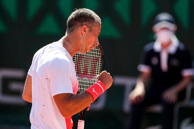 TENNIS - French Open 2021 PARIS,FRANCE,01.June.21 - TENNIS - ATP, Tennis Herren World Tour, French Open, Roland Garros, Grand Slam. Image shows the rejoicing of Philipp Kohlschreiber (GER).  GEPAxpictures xPatrickxSteiner