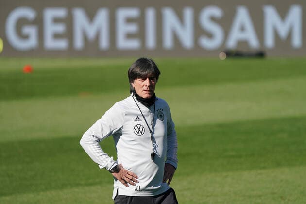 Sport Themen der Woche KW22 Sport Bilder des Tages Bundestrainer Joachim Loew (Deutschland Germany) - Innsbruck 01.06.2021: Abschlusstraining Deutsche Nationalmannschaft