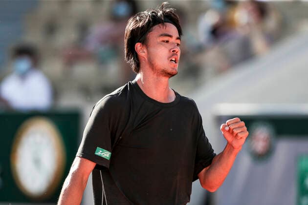 TENNIS - French Open 2021 PARIS,FRANCE,01.June.21 - TENNIS - ATP, Tennis Herren World Tour, French Open, Roland Garros, Grand Slam. Image shows the rejoicing of Taro Daniel (JPN).  GEPAxpictures xPatrickxSteiner