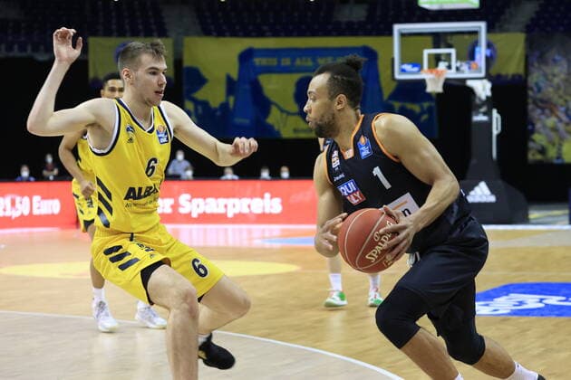 DEU, GER, easyCredit BBL, ALBA vs. ratiopharm Ulm, 2.Spiel, 01.06.2021, Mercedes-Benz-Arena, Berlin, DEU, GER, easyCredit BBL, ALBA vs. ratiopharm Ulm, 2.Spiel, im Bild Malte Delow (ALBA Berlin 6), Demetrius Conger (ratiopharm Ulm 1)