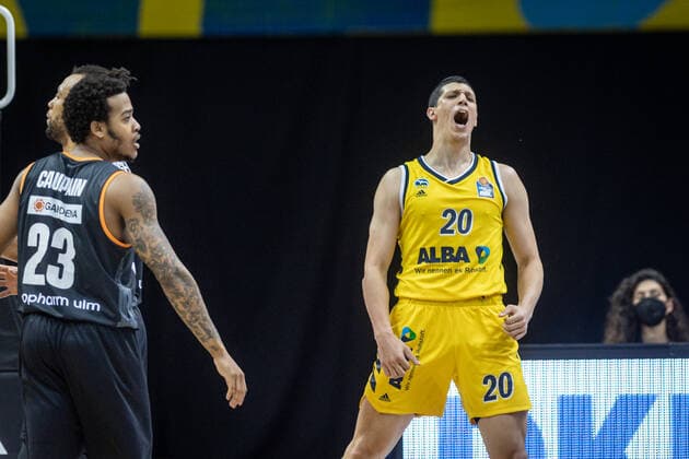Basketball Berlin 30.05.2021 1. Bundesliga easyCredit BBL Saison 2020 2021 Playoffs Halbfinale Spiel 1 Alba Berlin - ratiopharm Ulm Simone Fontecchio (Alba Berlin, No.20) Jubel