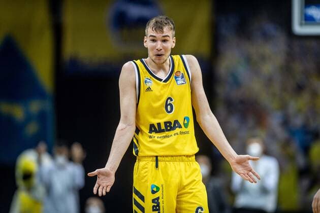 Basketball Berlin 01.06.2021 1. Bundesliga easyCredit BBL Saison 2020 2021 Playoffs Halbfinale Spiel 2 Alba Berlin - ratiopharm Ulm Malte Delow (Alba Berlin, No.06)