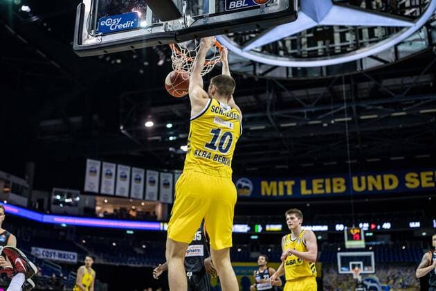Basketball Berlin 01.06.2021 1. Bundesliga easyCredit BBL Saison 2020 2021 Playoffs Halbfinale Spiel 2 Alba Berlin - ratiopharm Ulm Tim Schneider (Alba Berlin, No.10)
