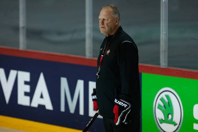 02.06.2021, Riga, Olympic Sports Centre, Team Canada practice (2021 IIHF Ice hockey, Eishockey World Championship, WM, Weltmeisterschaft , head coach Gerard Gallant (Canada) controls the practice Riga Riga Latvia Copyright: xJustPictures.ch JarixPestelaccix