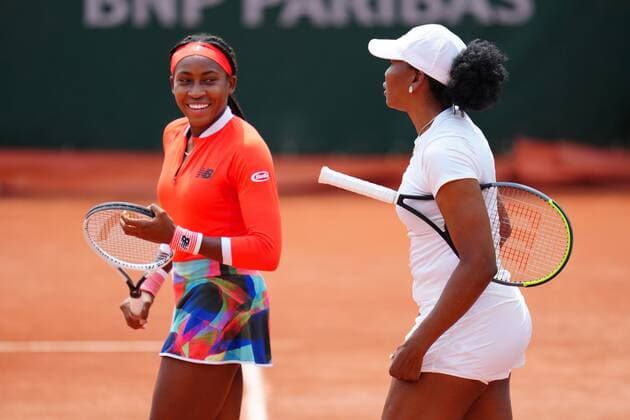 Mandatory Credit: Photo by Javier Garcia BPI Shutterstock (12000887bi) Coco Gauff and Venus Williams arriving on court French Open Tennis, Day Four, Roland Garros, Paris, France - 02 Jun 2021 French Open Tennis, Day Four, Roland Garros, Paris, France - 02 Jun 2021  Copyright: xJavierxGarcia BPI Shutterstockx 12000887bi