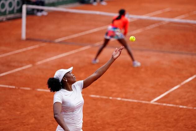 Mandatory Credit: Photo by Javier Garcia BPI Shutterstock (12000887dj) Venus Williams serves French Open Tennis, Day Four, Roland Garros, Paris, France - 02 Jun 2021 French Open Tennis, Day Four, Roland Garros, Paris, France - 02 Jun 2021  Copyright: xJavierxGarcia BPI Shutterstockx 12000887dj
