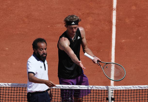 (210602) -- PARIS, June 2, 2021 -- Alexander Zverev of Germany argues with the referee during the men s singles second round match between Alexander Zverev of Germany and Roman Safiullin of Russia at the French Open tennis tournament at Roland Garros in Paris, France, June 2, 2021. ) (SP)FRANCE-PARIS-TENNIS-ROLAND GARROS-FRENCH OPEN-MEN S SINGLES-DAY 4 GaoxJing 