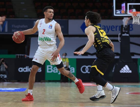 02.06.2021, BBL, FC Bayern Basket vs Ludwigsburg, Audi Dome, Muenchen , im Bild: Wade Baldwin (FCB Basketball) vs Jonah Radebaugh (Ludwigsburg Riesen)