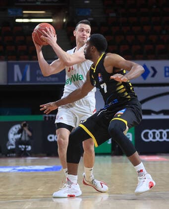 02.06.2021, BBL, FC Bayern Basket vs Ludwigsburg, Audi Dome, Muenchen , im Bild: Zan Mark Sisko (FCB Basketball) vs Jamel McLean (Ludwigsburg Riesen)