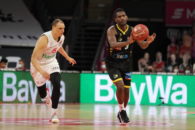 Robin Amaize (Muenchen) und Jaleen Smith (Ludwigsburg) GER, FC Bayern Basketball vs. MHP Riesen Ludwigsburg, Basketball, 1.Bundesliga, Playoffs 2020 2021, Halbfinale Spiel 3, 02.06.2021, GER, FC Bayern Basketball vs. MHP Riesen Ludwigsburg, Basketball, 1.Bundesliga, Playoffs 2020 2021, Halbfinale Spiel 3, 02.06.2021, Muenchen Copyright: xEIBNER MarcelxEngelbrechtx EP_EER