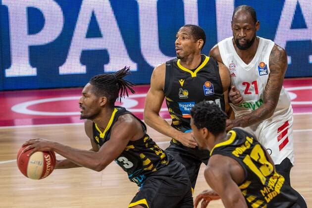 Jaleen Smith 3 (MHP Riesen Ludwigsburg), Tremmell Darden 21 (MHP Riesen Ludwigsburg), Wade Baldwin 2 (FC Bayern), FC Bayern Basketball vs. MHP Riesen Ludwigsburg BBL Playoffs, Halbfinale, 02.06.2021 Muenchen Bayern Deutschland