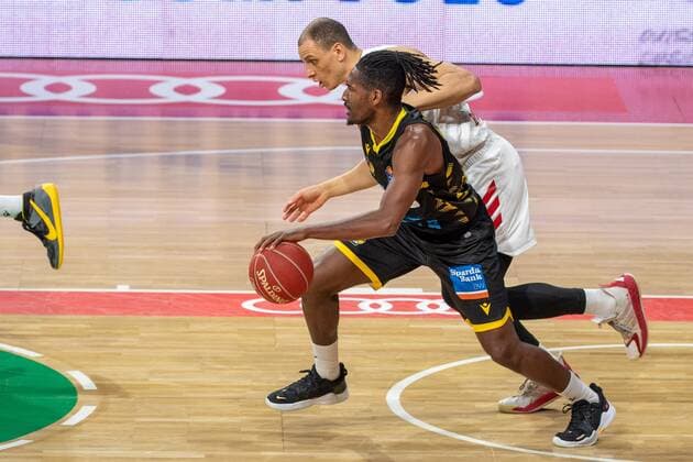 Jaleen Smith 3 (MHP Riesen Ludwigsburg), Robin Amaize 15 (FC Bayern), FC Bayern Basketball vs. MHP Riesen Ludwigsburg BBL Playoffs, Halbfinale, 02.06.2021 Muenchen Bayern Deutschland