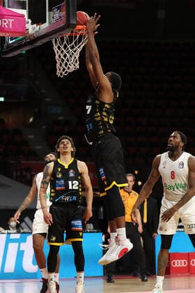 Jamel McLean (Ludwigsburg) punktet GER, FC Bayern Basketball vs. MHP Riesen Ludwigsburg, Basketball, 1.Bundesliga, Playoffs 2020 2021, Halbfinale Spiel 3, 02.06.2021, GER, FC Bayern Basketball vs. MHP Riesen Ludwigsburg, Basketball, 1.Bundesliga, Playoffs 2020 2021, Halbfinale Spiel 3, 02.06.2021, Muenchen Copyright: xEIBNER MarcelxEngelbrechtx EP_EER
