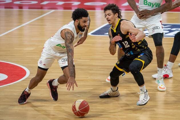 D.J. Seeley 4 (FC Bayern), Jonah Radebaugh 12 (MHP Riesen Ludwigsburg), FC Bayern Basketball vs. MHP Riesen Ludwigsburg BBL Playoffs, Halbfinale, 02.06.2021 Muenchen Bayern Deutschland