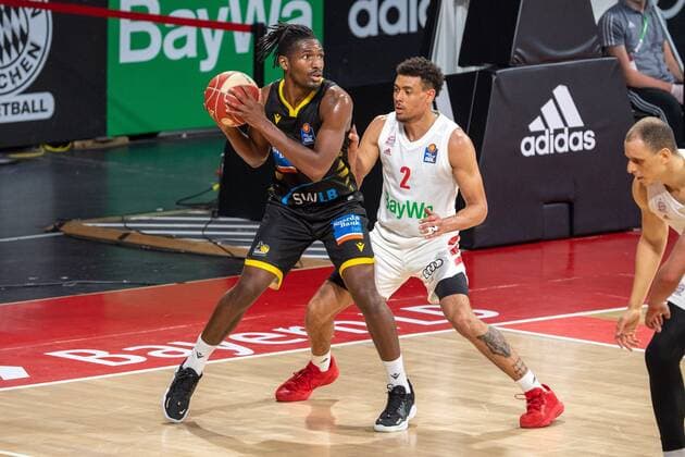 Jaleen Smith 3 (MHP Riesen Ludwigsburg), Wade Baldwin 2 (FC Bayern), FC Bayern Basketball vs. MHP Riesen Ludwigsburg BBL Playoffs, Halbfinale, 02.06.2021 Muenchen Bayern Deutschland