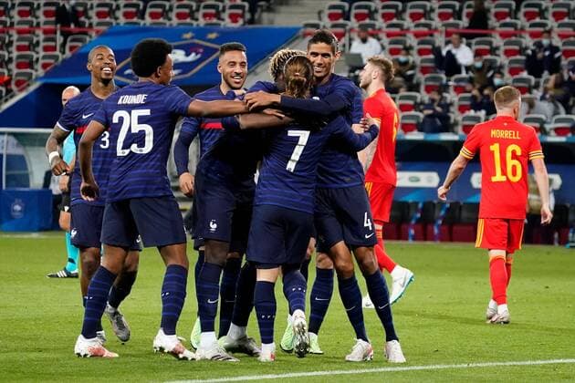 Mandatory Credit: Photo by Dave Winter BPI Shutterstock (12001941bv) Antoine Griezmann of France is congratulated after putting his side 2-0 ahead France v Wales, International Friendly, Länderspiel, Nationalmannschaft Football, Allianz Riviera, Nice, France - 02 June 2021 EDITORIAL USE ONLY No use with unauthorised audio, video, data, fixture lists, club league logos or live services. Online in-match use limited to 120 images, no video emulation. No use in betting, games or single club league player publications. France v Wales, International Friendly, Football, Allianz Riviera, Nice, France - 02 June 2021 EDITORIAL USE ONLY No use with unauthorised audio, video, data, fixture lists, club league logos or live services. Online in-match use limited to 120 images, no video emulation. No use in betting, games or single club league player publications. Copyright: xDavexWinter BPI Shutterstockx 12001941bv