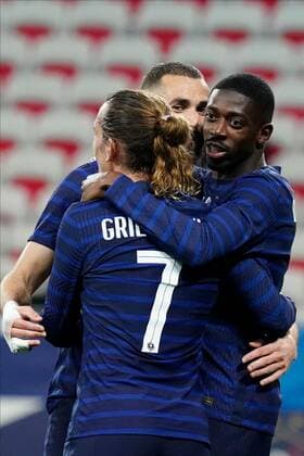 Mandatory Credit: Photo by Dave Winter BPI Shutterstock (12001941cg) Ousmane Dembele of France is congratulated by Antoine Griezmann of France and Karim Benzema of France after putting their side 3-0 ahead France v Wales, International Friendly, Länderspiel, Nationalmannschaft Football, Allianz Riviera, Nice, France - 02 June 2021 EDITORIAL USE ONLY No use with unauthorised audio, video, data, fixture lists, club league logos or live services. Online in-match use limited to 120 images, no video emulation. No use in betting, games or single club league player publications. France v Wales, International Friendly, Football, Allianz Riviera, Nice, France - 02 June 2021 EDITORIAL USE ONLY No use with unauthorised audio, video, data, fixture lists, club league logos or live services. Online in-match use limited to 120 images, no video emulation. No use in betting, games or single club league player publications. Copyright: xDavexWinter BPI Shutterstockx 12001941cg