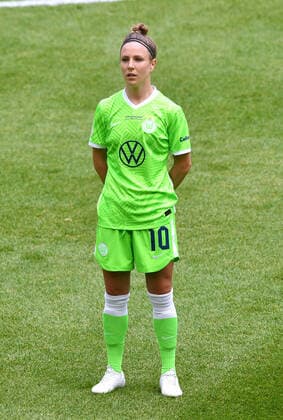 Fussball, Frauen, Deutschland, DFB-Pokal Finale, Saison 2020 2021, Rhein-Energie-Stadion Köln: Eintracht Frankfurt (weiss) - VfL Wolfsburg (grün) 0:1; Svenja Huth (WOL). DFB regulations prohibit any use of photographs as image sequences and or quasi-video. EDITORIAL USE ONLY