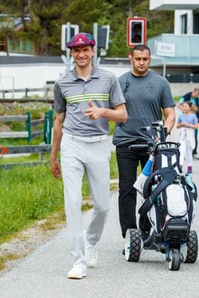 Thomas Mueller (Deutschland) mit Mütze beim Golfen, Trainingslager Seefeld, Deutsche Nationalmannschaft, Fussball, 03.06.2021 DFB regulations prohibit any use of photographs as image sequences and or quasi-video. Trainingslager Seefeld, Deutsche Nationalmannschaft, Fussball, 03.06.2021 Copyright: xNeisx Eibner-Pressefotox EP_ans