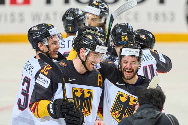 Bilder des Jahres 2021, Sport 06 Juni Sport Themen der Woche KW22 Marcel Noebels 92 of Germany scores the decisive penalty, celebration, NHL, Eishockey Herren, USA Profi Tobias Rieder 8 of Germany (NHL Buffalo Sabres) SWITZERLAND - GERMANY IIHF Ice hockey, Eishockey WORLD CHAMPIONSHIPS Quarterfinal, in Riga, Latvia, Lettland, June 3, 2021, Season 2020 2021