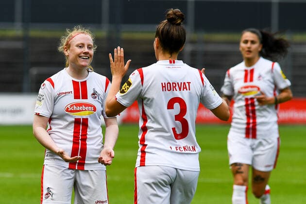 Die Spielerinnen des 1. FC Köln bejubeln ein Tor, jubeln über ein Tor, Jubel, Torjubel, Torerfolg, celebrate the goal, goal, celebration, Jubel ueber das Tor, optimistisch, Action, Aktion, 03.06.2021, Köln (Deutschland), Fussball, 2. Frauen-Bundesliga Süd, 1. FC Köln - 1. FFC Niederkirchen, DFB DFL REGULATIONS PROHIBIT ANY USE OF PHOTOGRAPHS AS IMAGE SEQUENCES AND OR QUASI-VIDEO.