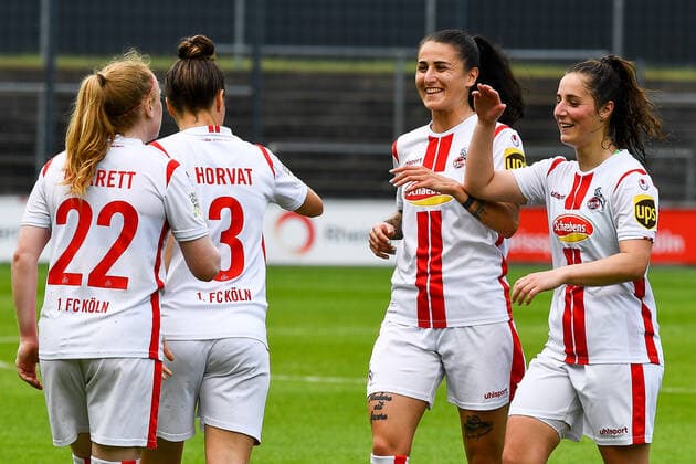 Die Spielerinnen des 1. FC Köln bejubeln ein Tor, jubeln über ein Tor, Jubel, Torjubel, Torerfolg, celebrate the goal, goal, celebration, Jubel ueber das Tor, optimistisch, Action, Aktion, 03.06.2021, Köln (Deutschland), Fussball, 2. Frauen-Bundesliga Süd, 1. FC Köln - 1. FFC Niederkirchen, DFB DFL REGULATIONS PROHIBIT ANY USE OF PHOTOGRAPHS AS IMAGE SEQUENCES AND OR QUASI-VIDEO.