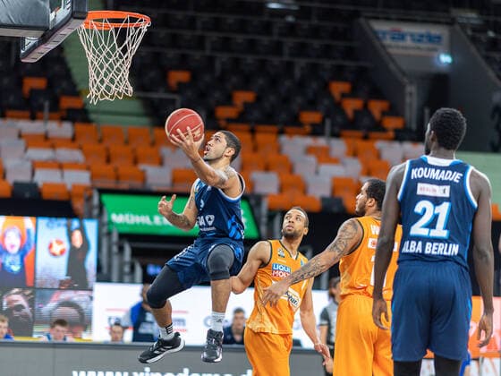 Peyton Siva (Alba Berlin, 03), Demitrius Conger (Ratiopharm Ulm 01), Isaiah Wilkins (Ratiopharm Ulm 11), Ratiopharm Ulm vs. Alba Berlin, Basketball, Playoffs, Spiel 3, Spielzeit 2020 2021, 03.06.2021, Ratiopharm Ulm vs. Alba Berlin, Basketball, Playoffs, Spiel 3, Spielzeit 2020 2021, 03.06.2021 Neu-Ulm Copyright: xEibner-Pressefoto SaschaxWaltherx EP_EER
