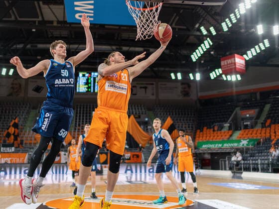 Ben Lammers (Alba Berlin, 50), Dylan Osetkowski (Ratiopharm Ulm 21), Ratiopharm Ulm vs. Alba Berlin, Basketball, Playoffs, Spiel 3, Spielzeit 2020 2021, 03.06.2021, Ratiopharm Ulm vs. Alba Berlin, Basketball, Playoffs, Spiel 3, Spielzeit 2020 2021, 03.06.2021 Neu-Ulm Copyright: xEibner-Pressefoto SaschaxWaltherx EP_EER