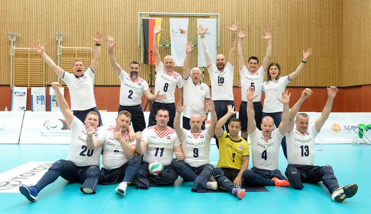 Impressionen Tag 4 - Kanada-Kroatien Tokio Qualifikation Sitzvolleyball Duisburg 2021 Tag 4 - Kanada-Kroatien Tokio Qualifikation Sitzvolleyball Duisburg 2021 Vom 01. bis zum 05. Juni 2021 kämpfen sechs internationale Sitzvolleyball-Nationalmannschaften um die Qualifikation für die Paralympics 2021 in Tokio. Nur der Sieger des Turniers bekommt eine Startberechtigung. Duisburg Sportschule Duisburg Wedau Nordrhein-Westfalen Deutschland