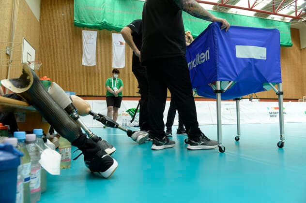 Impressionen Tag 4 - Kanada-Kroatien Tokio Qualifikation Sitzvolleyball Duisburg 2021 Tag 4 - Kanada-Kroatien Tokio Qualifikation Sitzvolleyball Duisburg 2021 Vom 01. bis zum 05. Juni 2021 kämpfen sechs internationale Sitzvolleyball-Nationalmannschaften um die Qualifikation für die Paralympics 2021 in Tokio. Nur der Sieger des Turniers bekommt eine Startberechtigung. Duisburg Sportschule Duisburg Wedau Nordrhein-Westfalen Deutschland