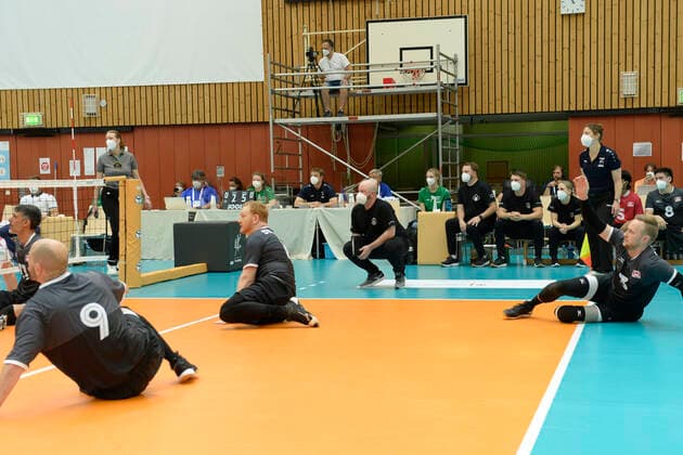 Impressionen Tag 4 - Kanada-Kroatien Tokio Qualifikation Sitzvolleyball Duisburg 2021 Tag 4 - Kanada-Kroatien Tokio Qualifikation Sitzvolleyball Duisburg 2021 Vom 01. bis zum 05. Juni 2021 kämpfen sechs internationale Sitzvolleyball-Nationalmannschaften um die Qualifikation für die Paralympics 2021 in Tokio. Nur der Sieger des Turniers bekommt eine Startberechtigung. Duisburg Sportschule Duisburg Wedau Nordrhein-Westfalen Deutschland