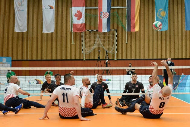 Impressionen Tag 4 - Kanada-Kroatien Tokio Qualifikation Sitzvolleyball Duisburg 2021 Tag 4 - Kanada-Kroatien Tokio Qualifikation Sitzvolleyball Duisburg 2021 Vom 01. bis zum 05. Juni 2021 kämpfen sechs internationale Sitzvolleyball-Nationalmannschaften um die Qualifikation für die Paralympics 2021 in Tokio. Nur der Sieger des Turniers bekommt eine Startberechtigung. Duisburg Sportschule Duisburg Wedau Nordrhein-Westfalen Deutschland