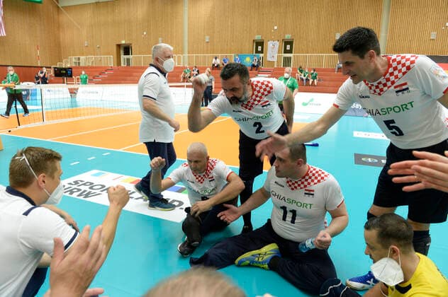 Impressionen Tag 4 - Kanada-Kroatien Tokio Qualifikation Sitzvolleyball Duisburg 2021 Tag 4 - Kanada-Kroatien Tokio Qualifikation Sitzvolleyball Duisburg 2021 Vom 01. bis zum 05. Juni 2021 kämpfen sechs internationale Sitzvolleyball-Nationalmannschaften um die Qualifikation für die Paralympics 2021 in Tokio. Nur der Sieger des Turniers bekommt eine Startberechtigung. Duisburg Sportschule Duisburg Wedau Nordrhein-Westfalen Deutschland