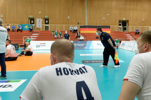Impressionen Tag 4 - Kanada-Kroatien Tokio Qualifikation Sitzvolleyball Duisburg 2021 Tag 4 - Kanada-Kroatien Tokio Qualifikation Sitzvolleyball Duisburg 2021 Vom 01. bis zum 05. Juni 2021 kämpfen sechs internationale Sitzvolleyball-Nationalmannschaften um die Qualifikation für die Paralympics 2021 in Tokio. Nur der Sieger des Turniers bekommt eine Startberechtigung. Duisburg Sportschule Duisburg Wedau Nordrhein-Westfalen Deutschland